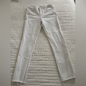 GOOD AMERICAN WHITE JEANS SIZE 8/29 
GREAT CONDITION